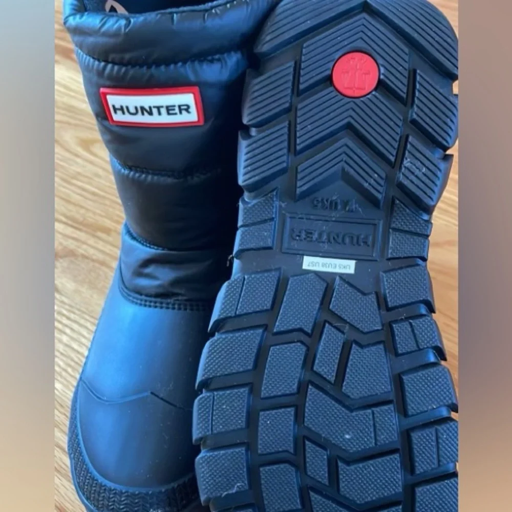 Hunter Size 7 Insulated Short Snow Boots - Picture 2 of 4